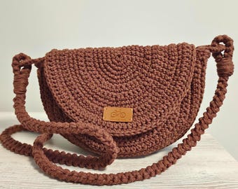 Chique gehaakte damestas in bruin gebreide schoudertas, designer-evenementportemonnee. Casual gebreide tas in bruin gehaakte kleptas, gehaakt katoenen zakje