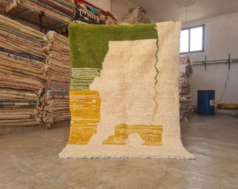 Handmade Green Wool Moroccan Rug: Berber Design
