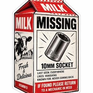 Puede incluir: Una pegatina roja y blanca con forma de cartón de leche que presenta una ilustración de una vaca en blanco y negro y el texto MISSING 10MM SOCKET. El diseño incluye las frases LAST SEEN: EVERYWHERE, LIKES: VANISHING e IF FOUND PLEASE RETURN TO A MECHANIC IN NEED.