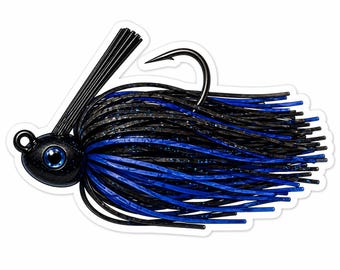Puede incluir: Un señuelo de pesca negro y azul con un anzuelo. El señuelo tiene una cabeza negra con un ojo azul y una falda negra y azul. El señuelo está diseñado para pescar.