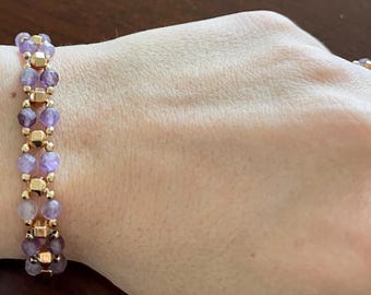 Edelsteenarmband amethist en hematiet: stretcharmband met natuurlijke kraal