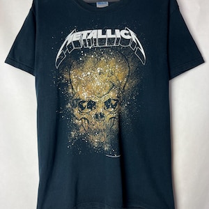 Vintage Metallica Skull Band T-Shirt – 90er Jahre Rock Grafik T-Shirt – Gildan Schwere Baumwolle – Schwarzes Bleichspritzer-Shirt – Unisex Punk Metal-Shirt