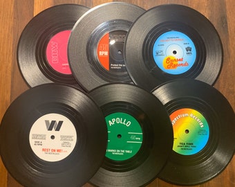 Platenlabels onderzetters, vinyl feestartikelen, jaren 1950, 1960, 1970, 1980 feestdecor, feestartikelen, decor muziekfeest, muziekcadeaus