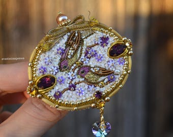 Embroidered bird brooch made of beads.