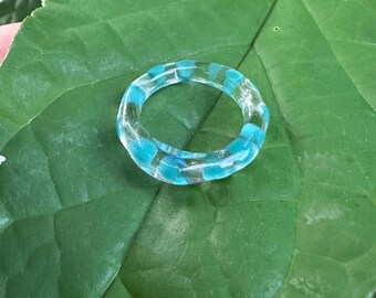 Borosilicate Glass Ring, Clear Band w Teal Dots, Size 6.5