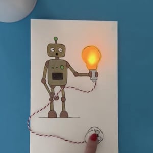 Moonshotkidz "Robot con una lampadina" Modello e istruzioni per carta interattiva Elettronica di carta Facile divertimento tecnologico arte STEAM Progetto fai da te