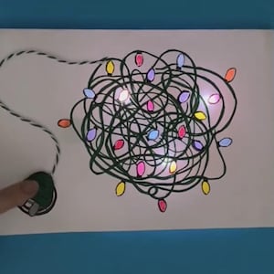 Moonshotkidz "CHRISTMAS Tangle Lights" Vorlage & Anleitung für Interaktives Kartenpapier Elektronik Einfach fun tech art STEAM DIY Projekt