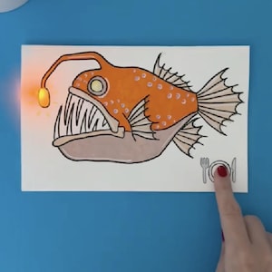 Modelo Moonshotkidz "Peixe-pescador" e instruções para cartão interativo Papel Eletrônico Fácil diversão tecnologia arte DIY STEAM Projeto