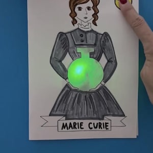 Moonshotkidz「マリー・キュリー」インタラクティブカードのテンプレートと説明書 紙製電子機器 簡単で楽しいテックアート STEAM DIY プロジェクト