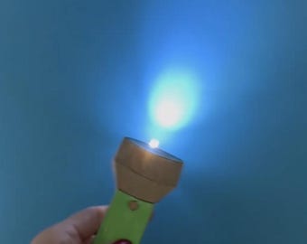 Moonshotkidz "Paper flashlight" Template & Instructions for Interactive Card Paper Electronics Easy fun tech art STEAM DIY Project