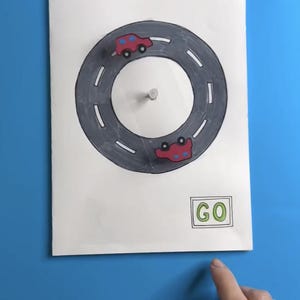 Moonshotkidz 'Racebaan'-sjabloon en instructies voor interactief kaart Papier Elektronica Eenvoudig leuke technische kunst STEAM DIY-project