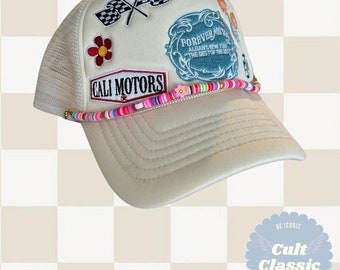 Accesorios con dijes y cadenas para gorras de camionero