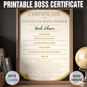 Może przedstawiać: Oprawiony, drukowany certyfikat z napisem "PRINTABLE BOSS CERTIFICATE". Przyznaje "ULTIMATE BOSS POWER" dla "Noah Johnson". Dokument zawiera listę cech szefa i datę 25/12/22. Widoczne są również słowa "EDIT IN Canva" i "INSTANT DOWNLOAD".