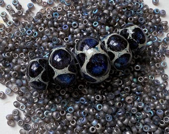 Deep Sea Wonder, Venetian and Murano Glass Beads Handmade in California, Set of 7 Beads with 25 Grams of Etched Crystal Graphite Rainbow