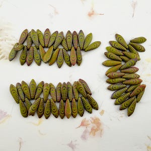 Wasabi Peacock Eye Dagger Beads, 25 Daggers Per Strand, Single Hole, Czech Glass Daggers