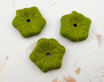 Czech Glass Morning Glory : Garden Green (22mm)