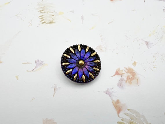 31mm Flower Button Volcano Finish with Gold Accents, Used in Midnight Shade Gables Series