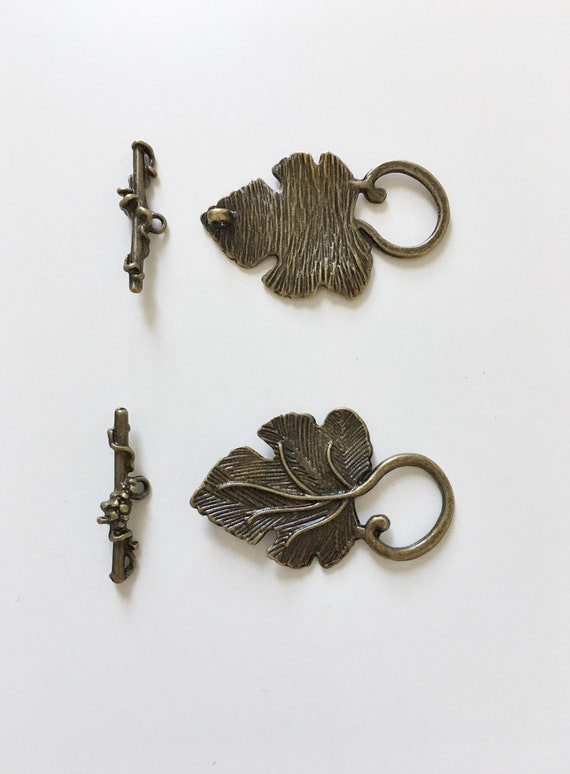 Antique Bronze Grape Leaf Toggle Clasp Set, 2 Piece Grape Leaf Toggle Bar Clasp