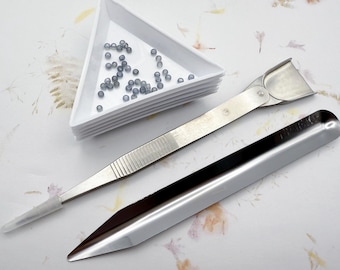 8 Piece, Jewelry Making Tool Set, 1 Pair of Stainless Steel Tweezers with Shovel End, 1 Bead Scoop and 6 Triangular Sorting Trays