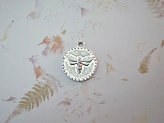 Bumble Bee Charm or Pendant, Queen Bee, Honey Bee, Worn Silver Plated Brass, Round French Bee Pendant, 28mm