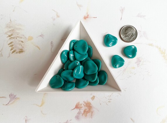 Rose Petals, 14x13mm, Opaque Persian Turquoise, 25 Beads Per Strand, Great Beads For Kumihimo Designs With Beads