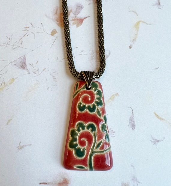 Vintage Lace Design Stoneware Pendant Necklace With Enameled Mesh Chain, High-Fired Stoneware Pendant, 18 to 20 Inch Necklace