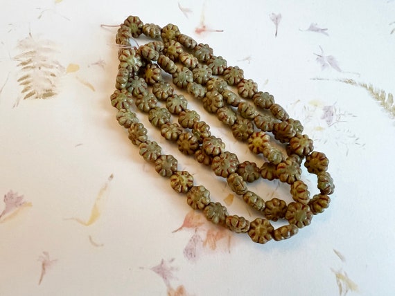 Catus Flower Beads, Czech Glass Pressed Beads, 9mm, Artichoke with a Picasso Finish, 25 Beads Per Strand