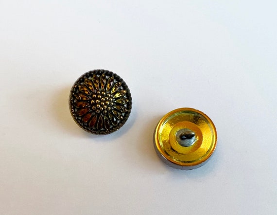 18mm Round Sunflower Design Button, Golden Orange Antiqued with Gold Paint, Shank Button, Czech Glass Button