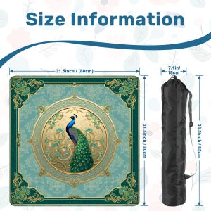 Puede incluir: Una alfombra cuadrada de color verde azulado con un medall&oacute;n central de pavo real dorado y borde ornamentado, de 80 cm por 80 cm, junto a una bolsa de transporte cil&iacute;ndrica negra de 18 cm por 85 cm con el texto Size Information.