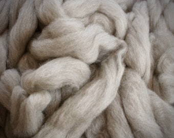 Pin-Drafted Roving - CVM-Romeldale wool in natural light gray x Angora in natural light gray