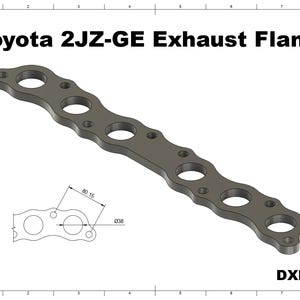 以下が含まれることがあります： 複数の円形開口部を備えた、濃いグレーのトヨタ2JZ-GEエキゾーストフランジ。画像には、80.15 mmとØ38 mmの寸法を示す詳細な図が含まれています。上部のテキストは「Toyota 2JZ-GE Exhaust Flange」、下部には「DXF file」と書かれています。