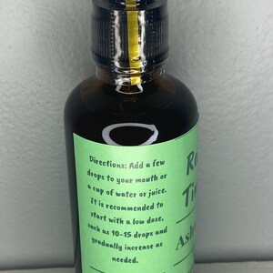 This side of the label shows the directions for using the ashwagandha tincture herbal extract. This product is made with organic ingredients and is both non-gmo and gluten-free