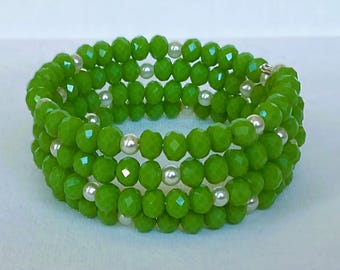Round Green crystal with pearl spacers .  Bangle Bracelet, Memory wire bracelet, easy ware bangle, elegant style. chic bling
