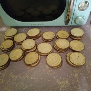 Round 2 1/2&quot; Real Wood Slices with Holes / Home Decor / Wedding Decor / Craft Supplies