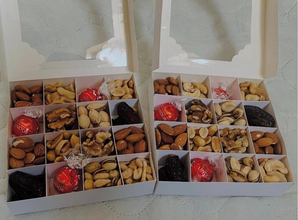 Premium Dried Fruits & Nuts Gift Basket - 800g Turkish Apricots, Figs, Pistachios