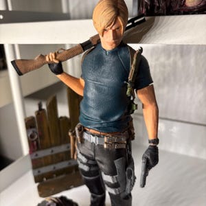 Resident Evil 4 remake Leon S Kennedy Figure 3D printed