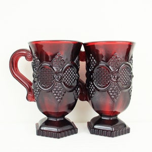 Avon Cape Cod Ruby Red Embossed Handled Drinking Mugs Bild 4