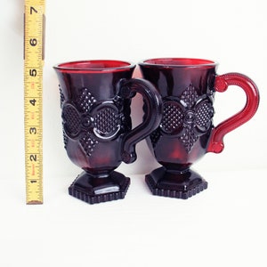 Avon Cape Cod Ruby Red Embossed Handled Drinking Mugs Bild 9