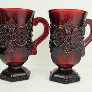 Avon Cape Cod Ruby Red Embossed Handled Drinking Mugs Bild 6