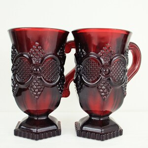 Avon Cape Cod Ruby Red Embossed Handled Drinking Mugs Bild 5