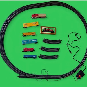 Vintage HO Scale Train Set – Bachmann EZ Track, 7-Car Bundle