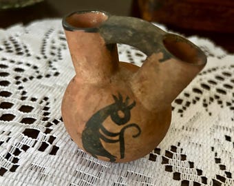 Jarrón de boda en miniatura de Pueblo – Cerámica del suroeste con Kokopelli