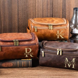 Monogrammed leather dopp kit groomsmen gift,Custom Men&#39;s Leather Toiletry Bag,Groomsmen Gifts,Best Man Dopp Kit,Anniversary Gift for Him