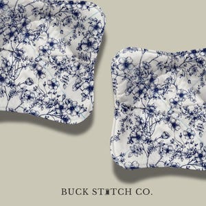 Bowl Cozy Blue Flowers, Reversible, Soup Bowl Cozy, Microwave Safe, Hot Cold Bowl Holder, Housewarming Gift | Blue & White Floral