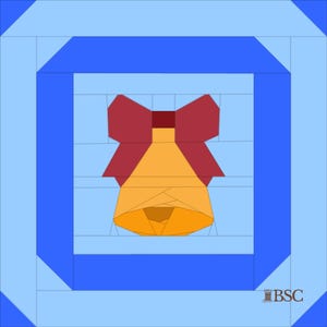 Puede incluir: Un diseño geométrico que presenta una campana dorada con un lazo rojo, enmarcada en un cuadrado azul y celeste. El diseño recuerda a un bloque de colcha, con una estética simple y limpia.