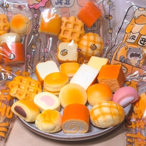 5 Mini Bread Squishies Set | Langsames Rising Squishy Spielzeug | Realistisches Stress Relief Spielzeug | Stress Ball Spielzeug | Nettes lustiges Geschenk für Kinder & Erwachsene