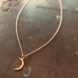 Collier de lune croissant du Maroc sur collier de chaîne rempli dor Lunaire image 7