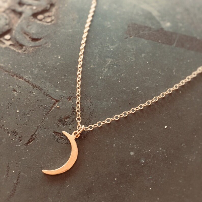 Collier de lune croissant du Maroc sur collier de chaîne rempli dor Lunaire image 5