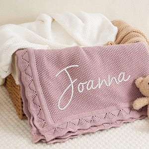 Gestickte Baby Decke: Gestrickte Baumwolle Name Decke, Rosa Rüschenkante