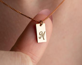 Collar con inicial en oro macizo de 14 k: colgante de barra vertical con grabado personalizado